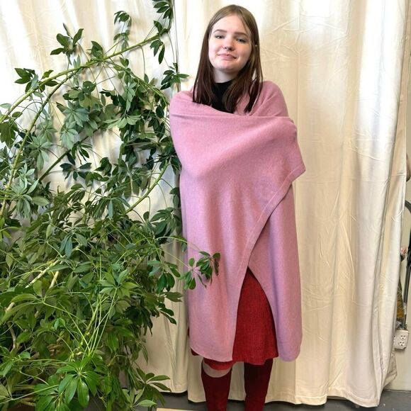 NWT Gobi Mongolian Pink Cashmere Throw/ Wrap 39” x 53”